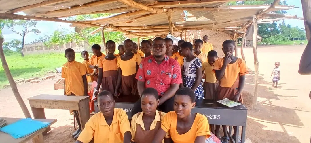 With the pupils of Bawah-Doh D/A Primary School during the visit